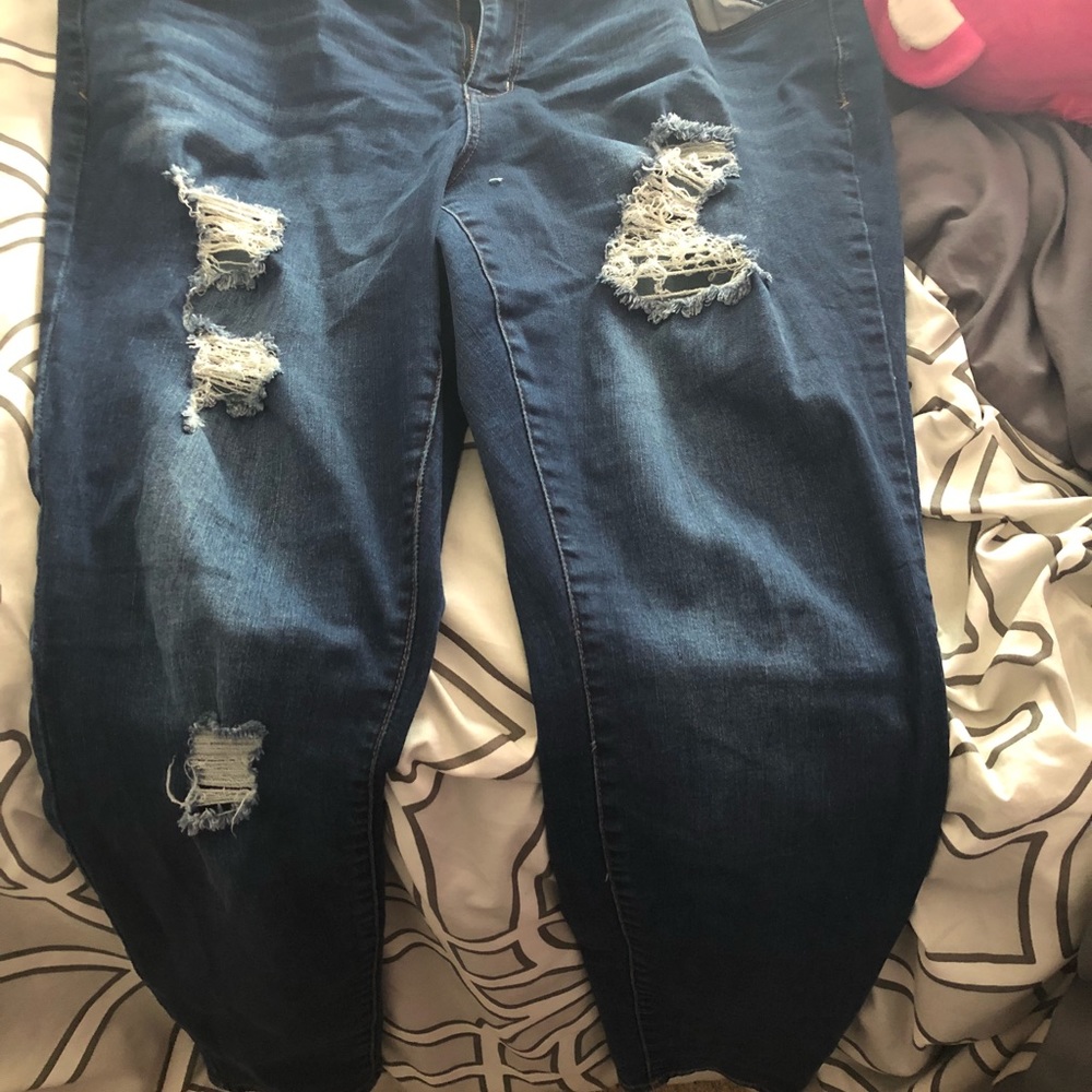 Distressed Skinny Jeans !